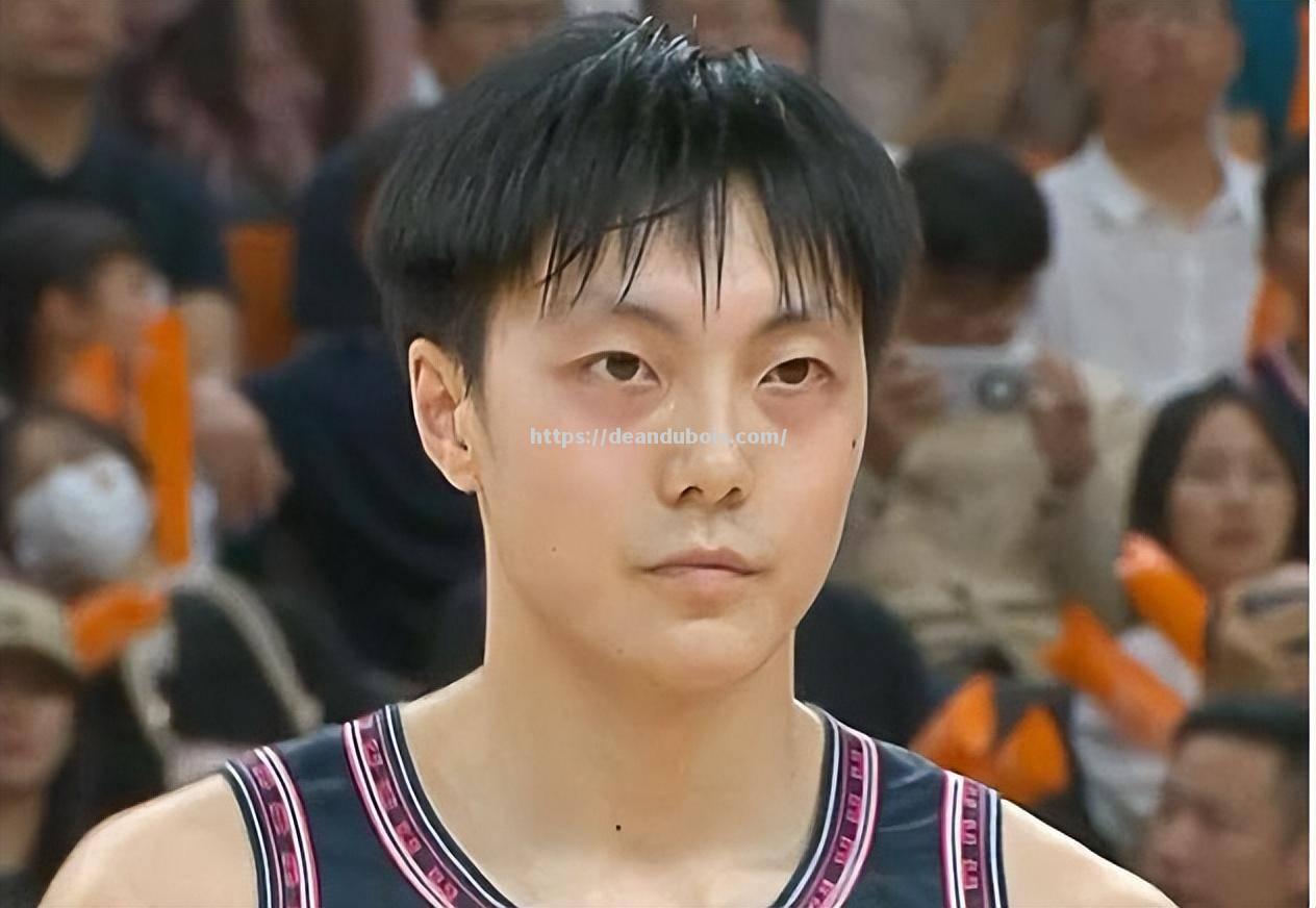 广东男篮力克青岛队，豪取九连胜