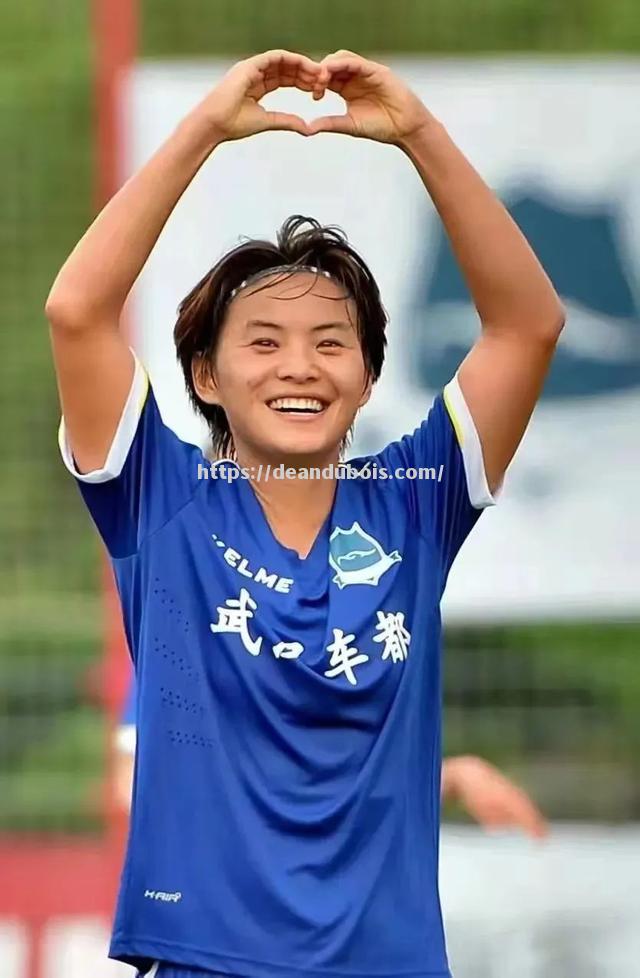 著名女足球员再次入选国家队