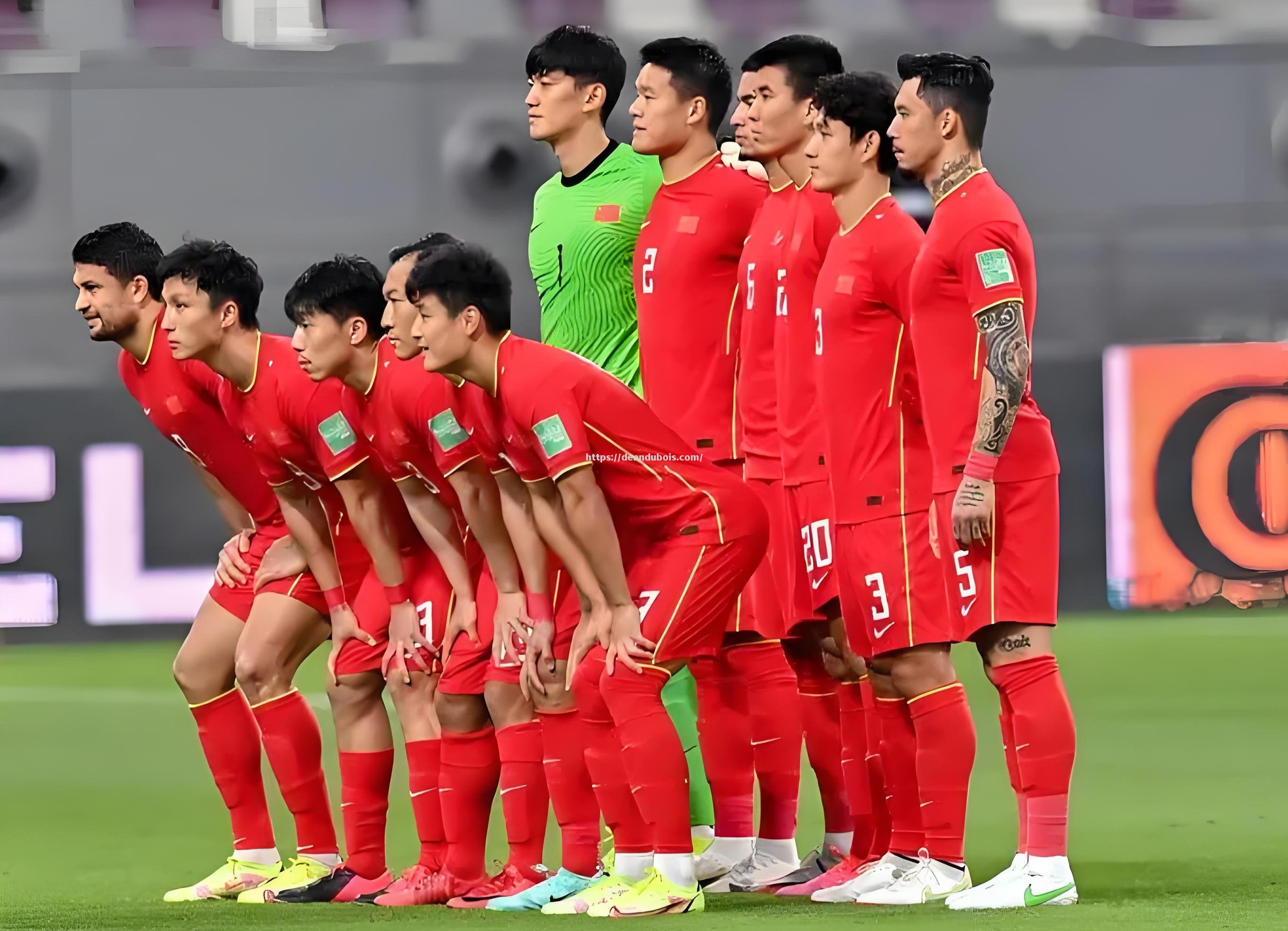 国内足球明星在亚冠联赛中大放异彩，备受瞩目